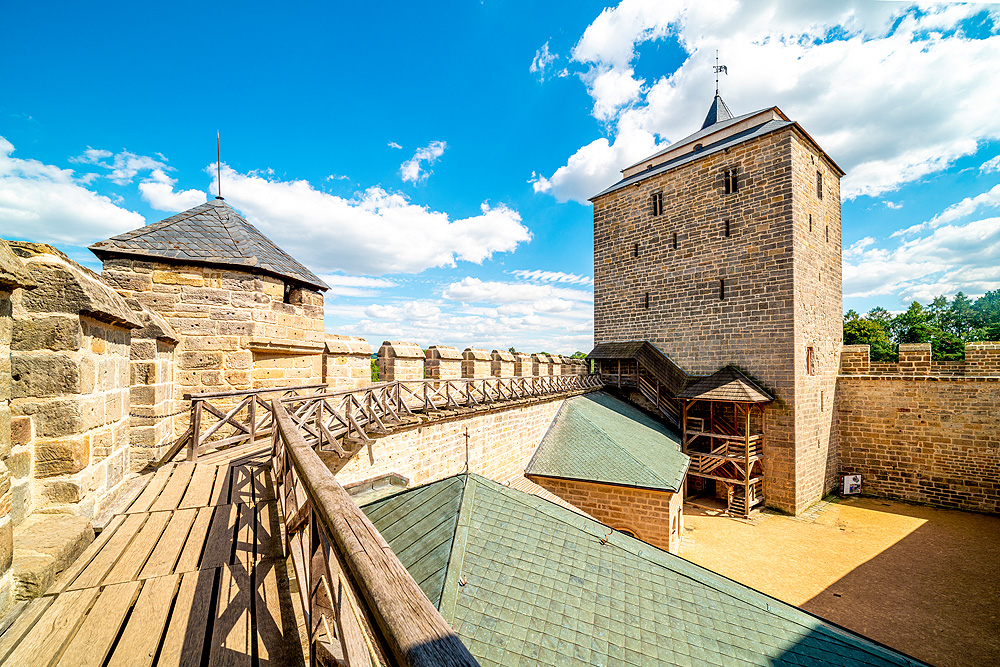 Na jaký hrad ještě zamířit o prázdninách? Na Kosti se díky penězům z IROP otevřely dosud nepřístupné prostory